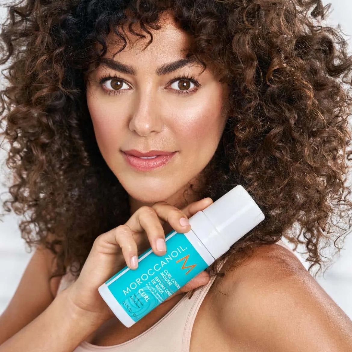 Curl Control Mousse modella ricci