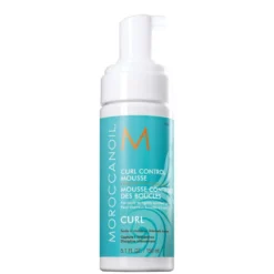 Curl Control Mousse modella ricci