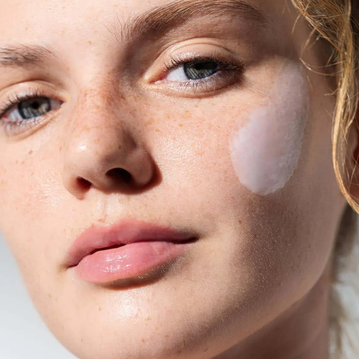 Light Legend Cleansing Creamy-Foam